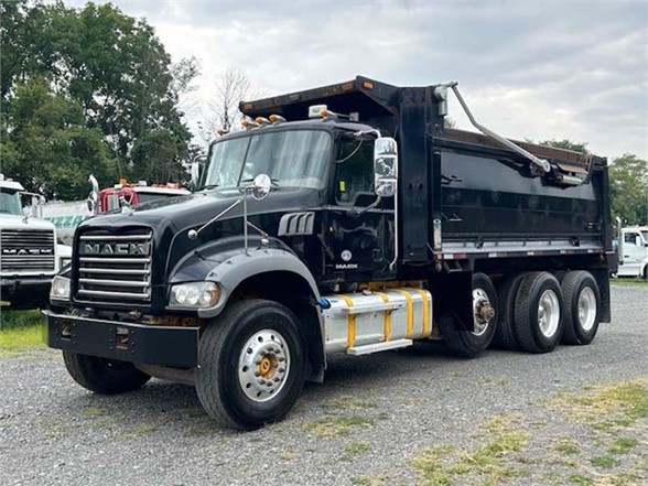 2017 MACK GRANITE GU713